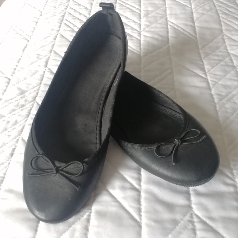 5/$20 Kids Black Ballet Flats